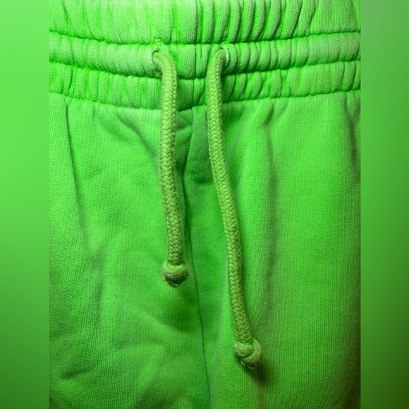 Aritzia TNA - Neon Summer Casual Green Cozy Sweat Shorts in Size S - Picture 3 of 7